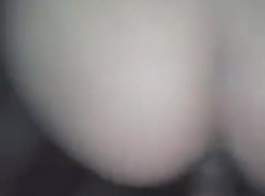 रैंडी महिला ने अपनी सींग वाली कमबख्त मशीन से अपनी योनी चाट ली है।