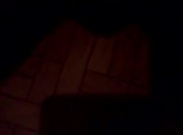 ऊब श्यामला अपने नए, कामुक अधोवस्त्र पहने हुए है और कैमरे के सामने हस्तमैथुन कर रहा है।