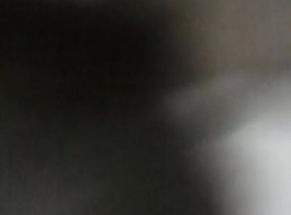 ब्लॉन्ड सेलेब एना रेशम बाथ टब में काले सींग वाले स्टड द्वारा गहरे रंग का